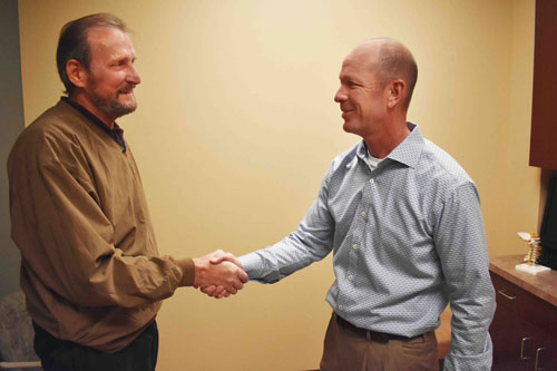 Bee-handshake_William-Wise-lores