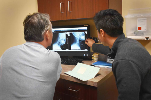 Sung-showing-x-ray_Wesley-Kilgore_lores